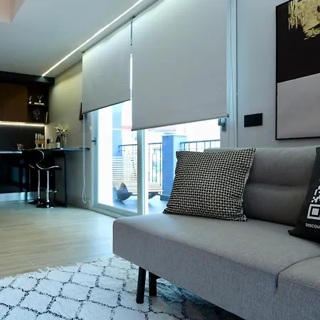 Luxurious Garibaldi Penthouse - Terrace - Great View - Full Renovation - Historical Centre - Amazing