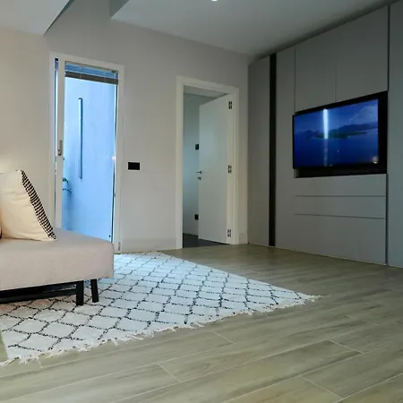 Apartament Garibaldi 4 Penthouse 1br With Terrace & View, Old Town Olbia