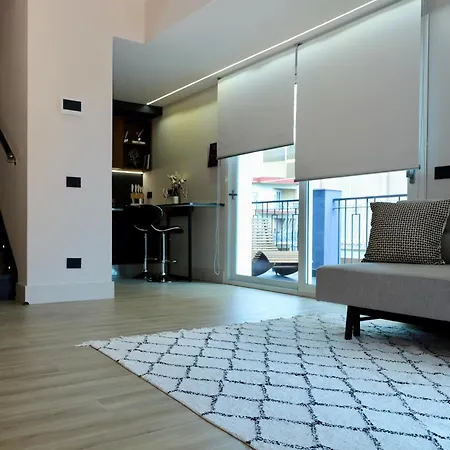 Garibaldi 4 Penthouse 1br With Terrace & View, Old Town Apartament