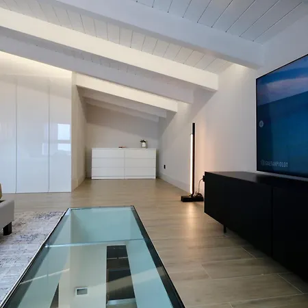 Garibaldi 4 Penthouse 1br With Terrace & View, Old Town Apartament