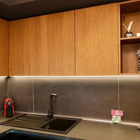 Garibaldi 4 Penthouse 1br With Terrace & View, Old Town