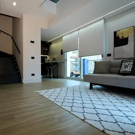 Luxurious Garibaldi Penthouse - Terrace - Great View - Full Renovation - Historical Centre - Amazing