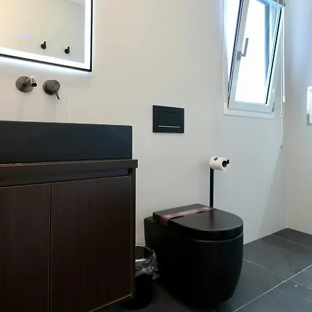 Garibaldi 4 Penthouse 1br With Terrace & View, Old Town Apartament *