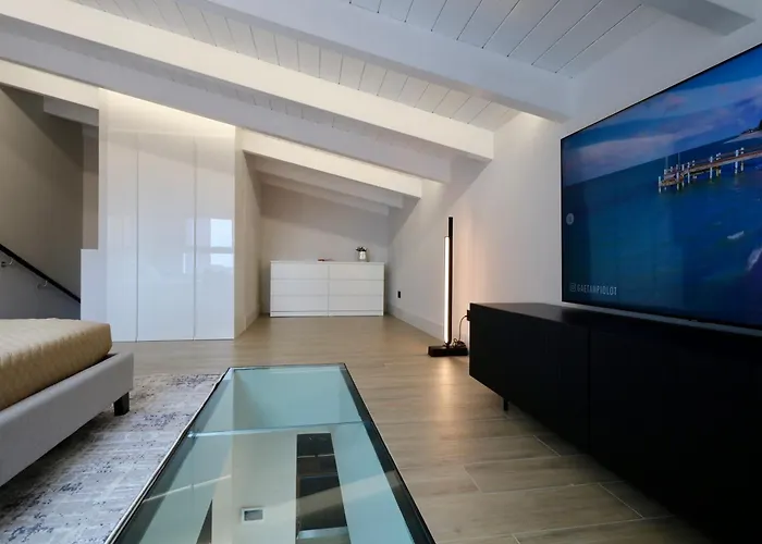 Luxurious Garibaldi Penthouse - Big Terrace - Great View - Renovated - Historical Centre Apartament