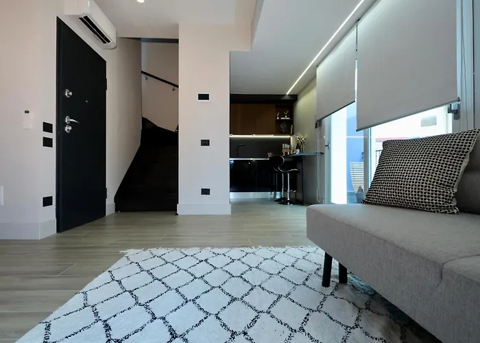 Apartament Luxurious Garibaldi Penthouse - Big Terrace - Great View - Renovated - Historical Centre *