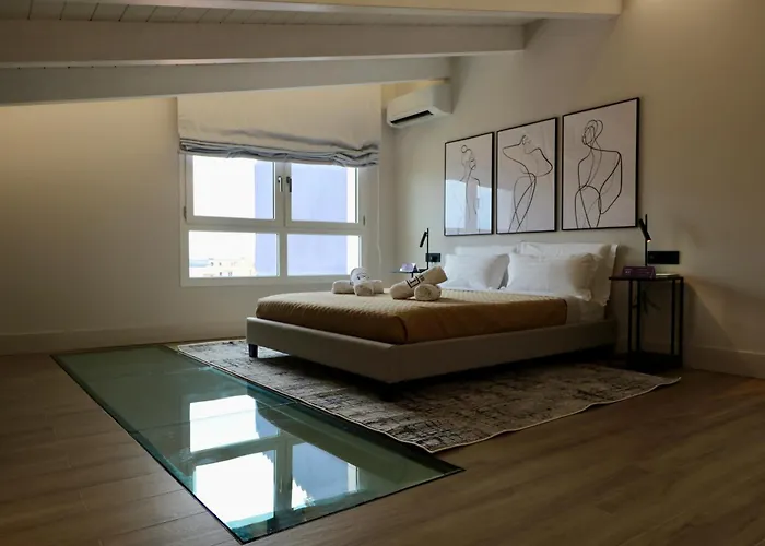 Luxurious Garibaldi Penthouse - Big Terrace - Great View - Renovated - Historical Centre Apartament *