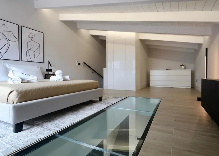 Apartament Luxurious Garibaldi Penthouse - Big Terrace - Great View - Renovated - Historical Centre *