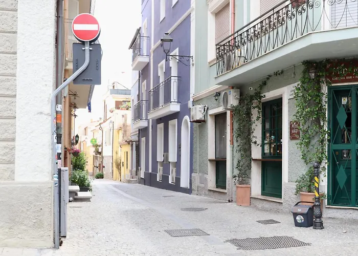 Luxurious Garibaldi Penthouse - Big Terrace - Great View - Renovated - Historical Centre Apartament Olbia